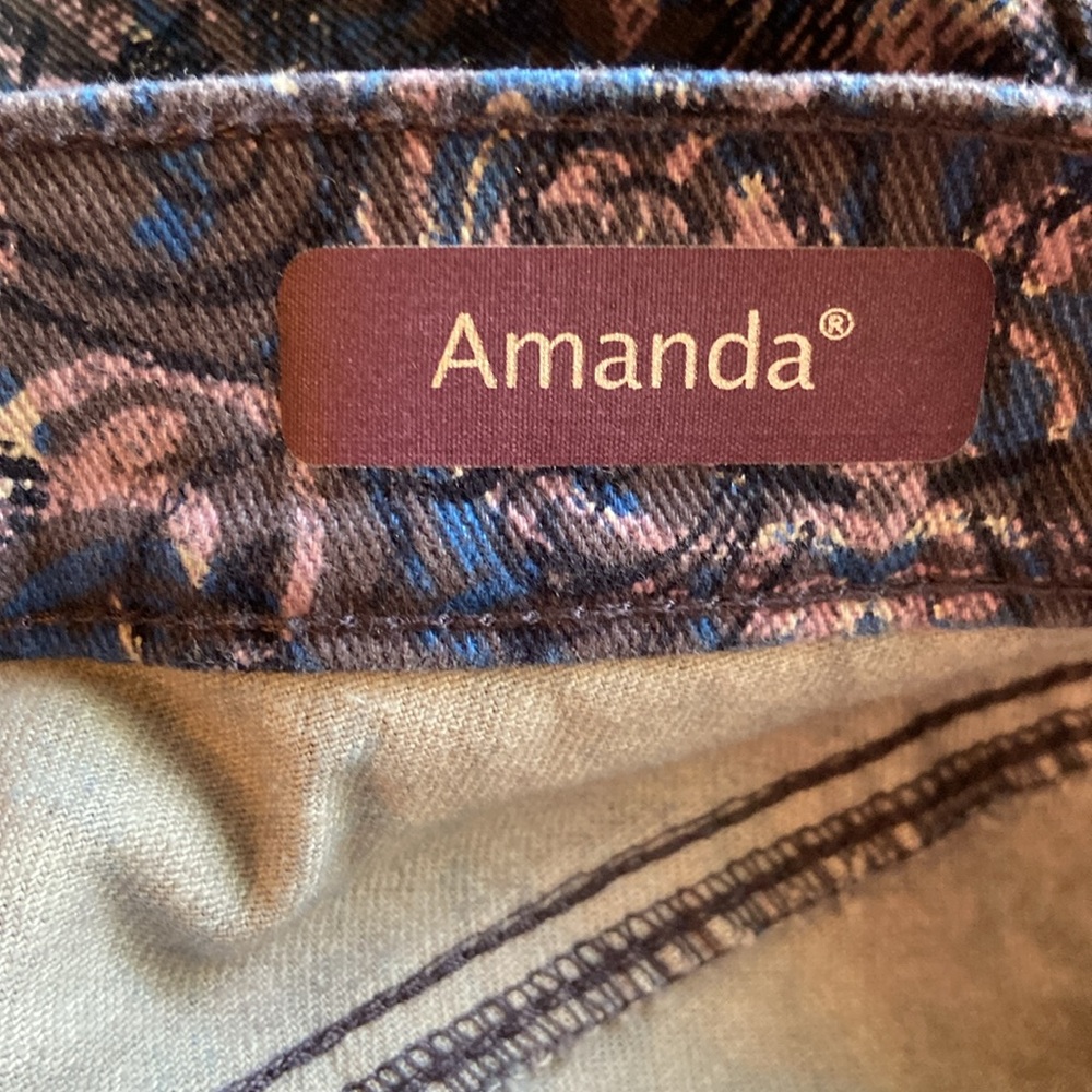 Gloria Vanderbilt Amanda High Rise Jeans. Size 8 - Picture 11 of 12